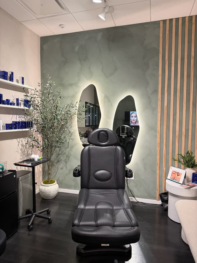 Injector medspa suite green moody